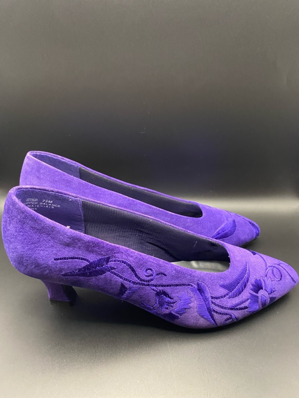 Vintage Predictions Purple Suede and Purple Embroidery Pumps - Picture 6 of 10